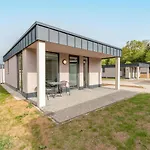 Semesterbostad Barrierefreies Bungalow Am Kronenburger See Mit Terrasse