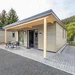 Semesterbostad Barrierefreies Bungalow Am Kronenburger See Mit Terrasse *