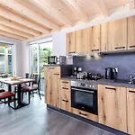 Semesterbostad Barrierefreies Bungalow Am Kronenburger See Mit Terrasse
